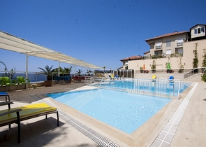 فيلا بسعر اقتصادي -اطلالة بحر -تصميم1+2 - في مركز الانيا