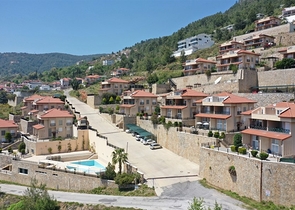 فيلا بسعر اقتصادي -اطلالة بحر -تصميم1+2 - في مركز الانيا