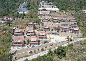 فيلا بسعر اقتصادي -اطلالة بحر -تصميم1+2 - في مركز الانيا