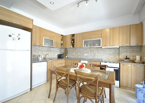 شقة 2 + 1 مفروشة في كاميوفا كيمير على بعد 500 م من البحر