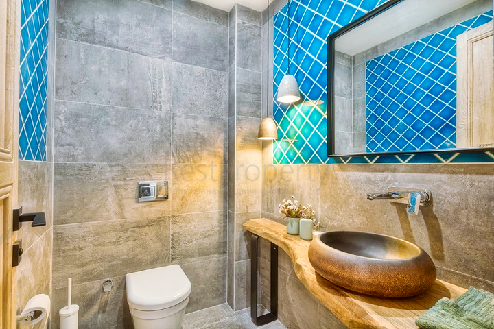 فيلا فاخرة 4 + 1 مع أثاث مطلة على البحر الأبيض المتوسط