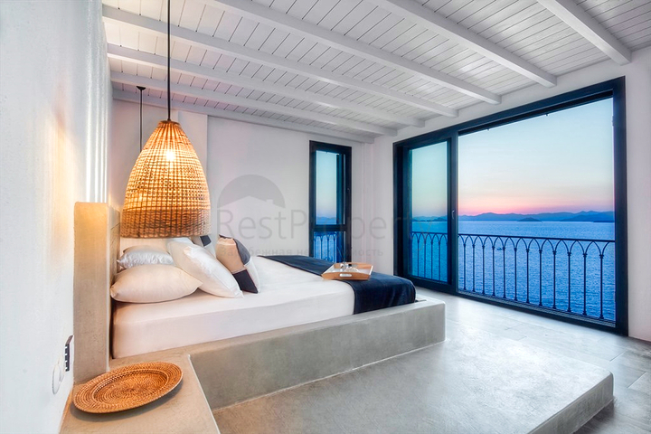 فيلا فاخرة 4 + 1 مع أثاث مطلة على البحر الأبيض المتوسط