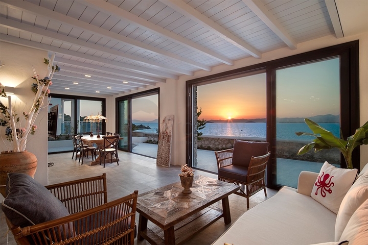 فيلا فاخرة 4 + 1 مع أثاث مطلة على البحر الأبيض المتوسط