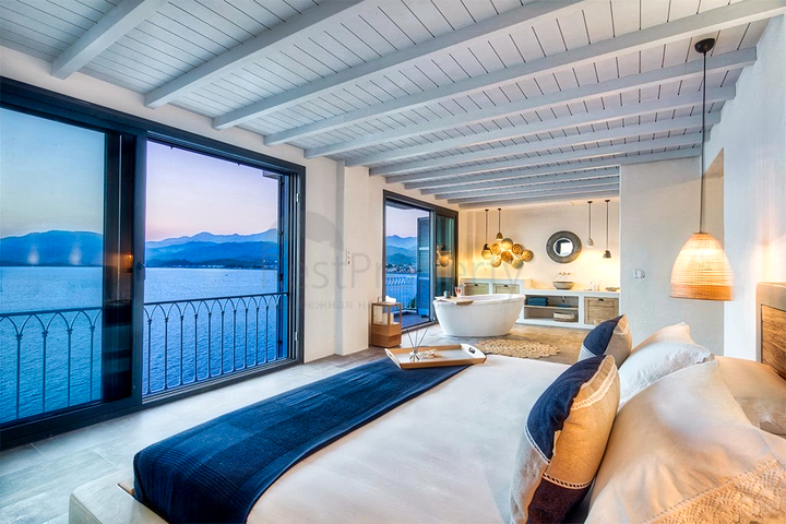 فيلا فاخرة 4 + 1 مع أثاث مطلة على البحر الأبيض المتوسط