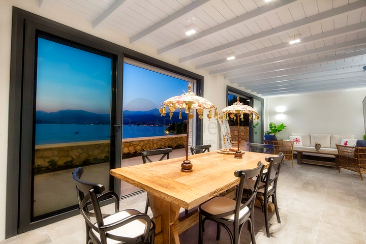 فيلا فاخرة 4 + 1 مع أثاث مطلة على البحر الأبيض المتوسط