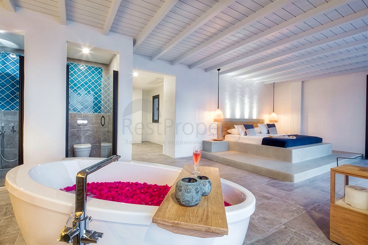 فيلا فاخرة 4 + 1 مع أثاث مطلة على البحر الأبيض المتوسط