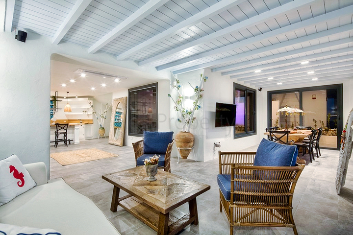 فيلا فاخرة 4 + 1 مع أثاث مطلة على البحر الأبيض المتوسط