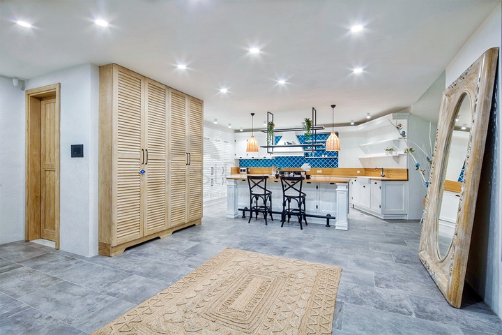 فيلا فاخرة 4 + 1 مع أثاث مطلة على البحر الأبيض المتوسط