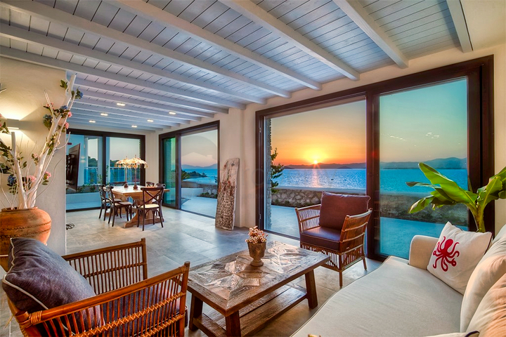 فيلا فاخرة 4 + 1 مع أثاث مطلة على البحر الأبيض المتوسط