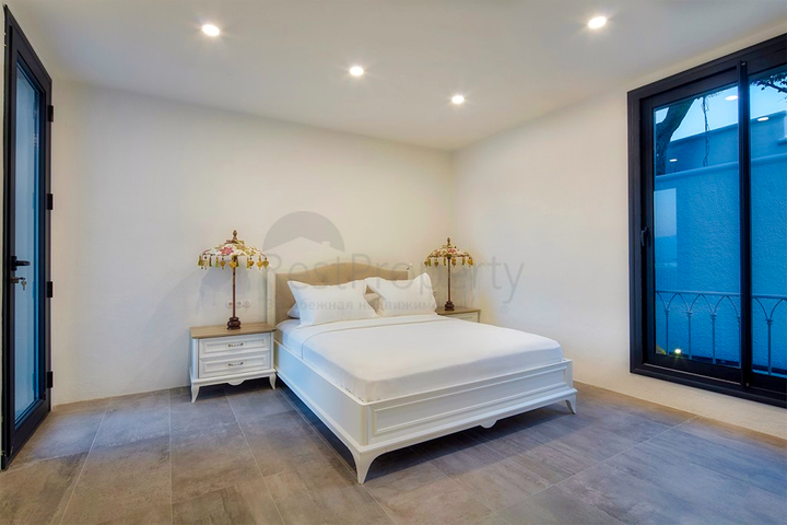 فيلا فاخرة 4 + 1 مع أثاث مطلة على البحر الأبيض المتوسط