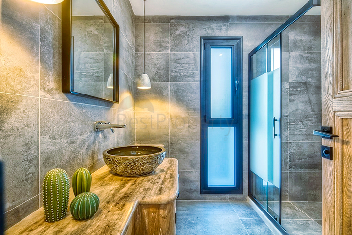 فيلا فاخرة 4 + 1 مع أثاث مطلة على البحر الأبيض المتوسط