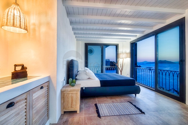 فيلا فاخرة 4 + 1 مع أثاث مطلة على البحر الأبيض المتوسط