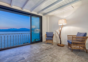 فيلا فاخرة 4 + 1 مع أثاث مطلة على البحر الأبيض المتوسط