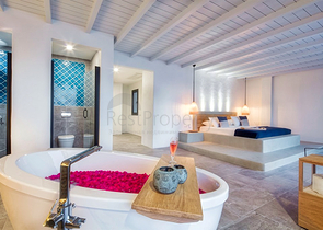 فيلا فاخرة 4 + 1 مع أثاث مطلة على البحر الأبيض المتوسط