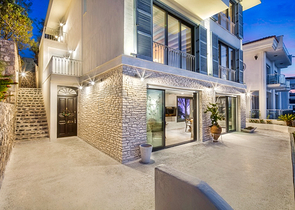 فيلا فاخرة 4 + 1 مع أثاث مطلة على البحر الأبيض المتوسط