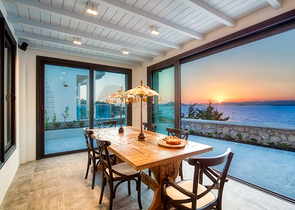 فيلا فاخرة 4 + 1 مع أثاث مطلة على البحر الأبيض المتوسط