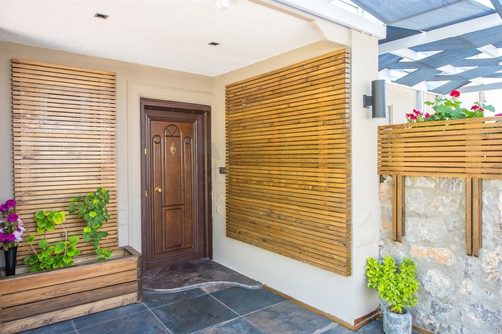 فيلا 3 + 1 مفروشة بحمام سباحة خاص في أوفاجيك فتحية