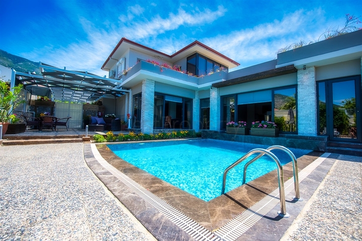 فيلا 3 + 1 مفروشة بحمام سباحة خاص في أوفاجيك فتحية