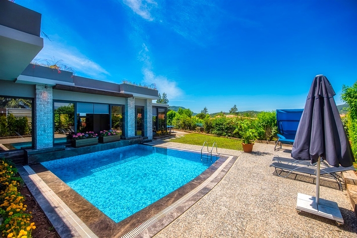 فيلا 3 + 1 مفروشة بحمام سباحة خاص في أوفاجيك فتحية