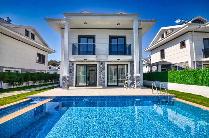 فيلا 4 + 1 في أوفاجيك فتحية