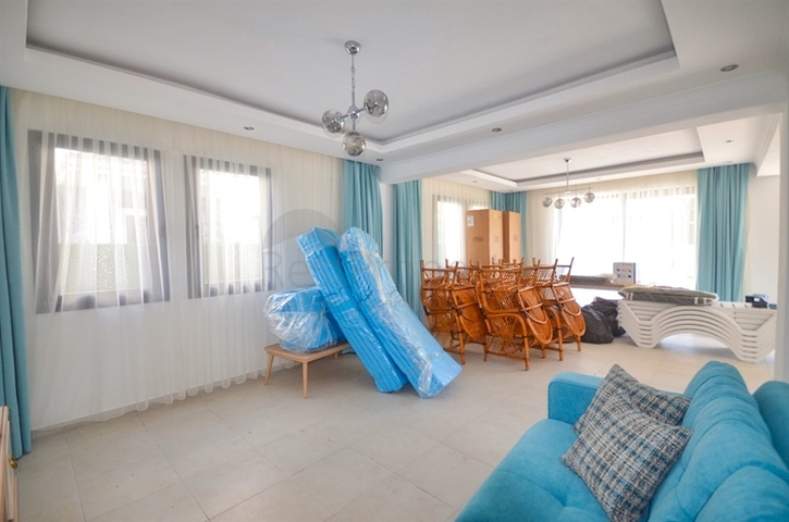 فيلا 4 + 1 في أوفاجيك فتحية