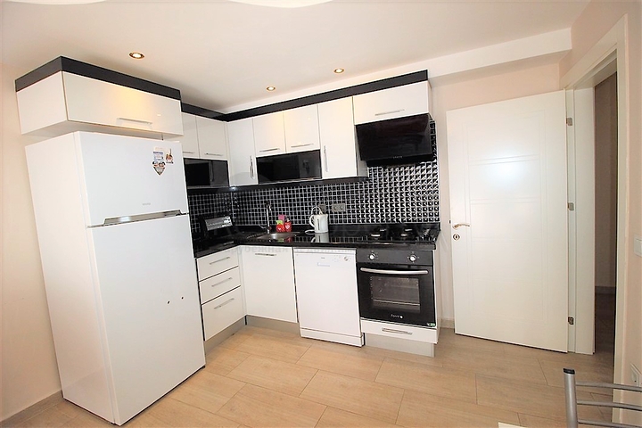 مجمع انيق -قريب من البحر والخدمات -شقة 1+1 - مفروشة -في كاستل / الانيا 