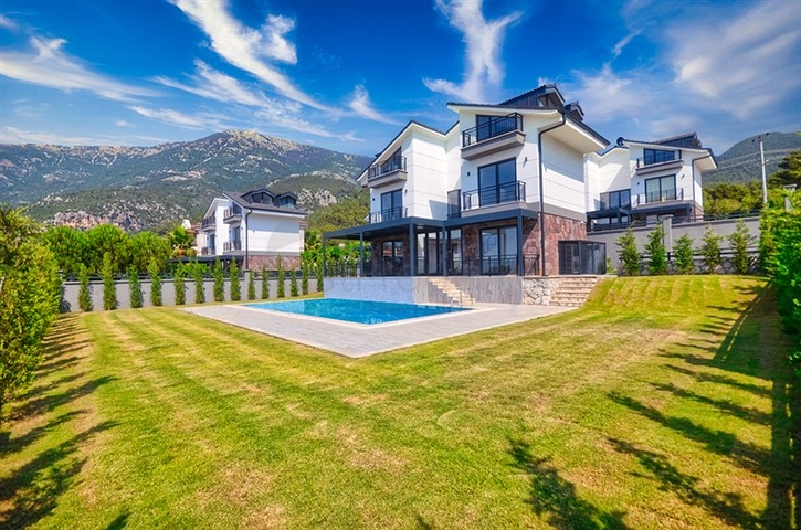 4 + 1 فيلا مع مسبح خاص في أوفاجيك فتحية