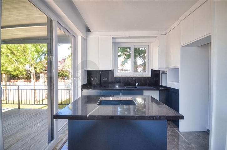 4 + 1 فيلا مع مسبح خاص في أوفاجيك فتحية