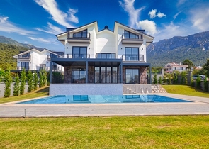 4 + 1 فيلا مع مسبح خاص في أوفاجيك فتحية