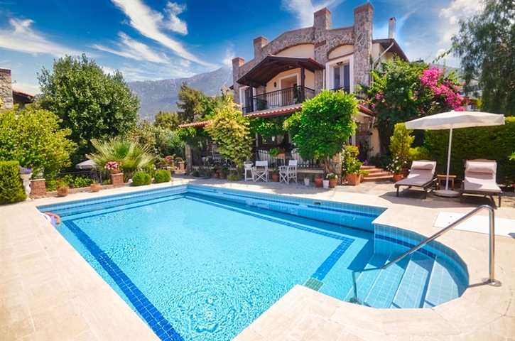 فيلا منفصلة 3 + 1 في اوفاجيك فتحية