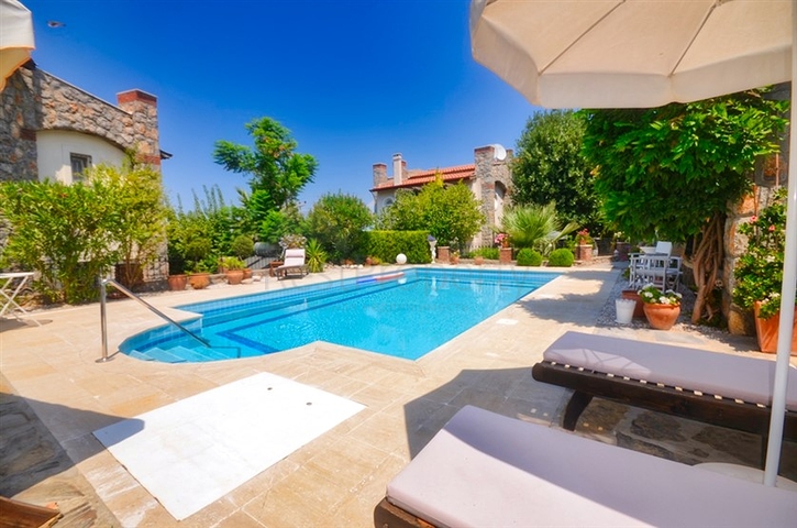 فيلا منفصلة 3 + 1 في اوفاجيك فتحية