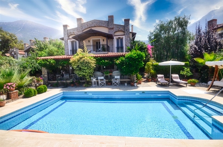 فيلا منفصلة 3 + 1 في اوفاجيك فتحية