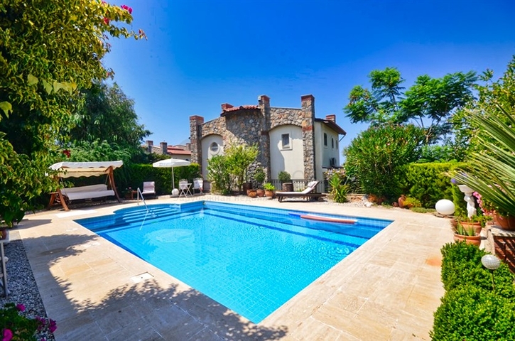 فيلا منفصلة 3 + 1 في اوفاجيك فتحية