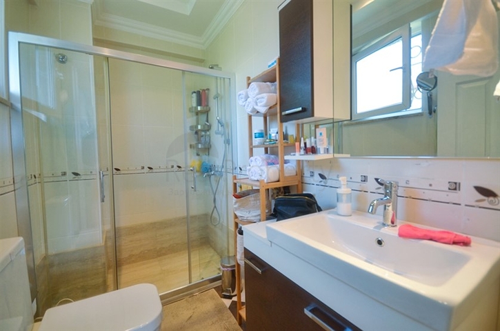 فيلا منفصلة 3 + 1 في اوفاجيك فتحية