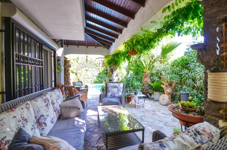 فيلا 4 + 1 مع مسبح خاص في كاليس فتحية