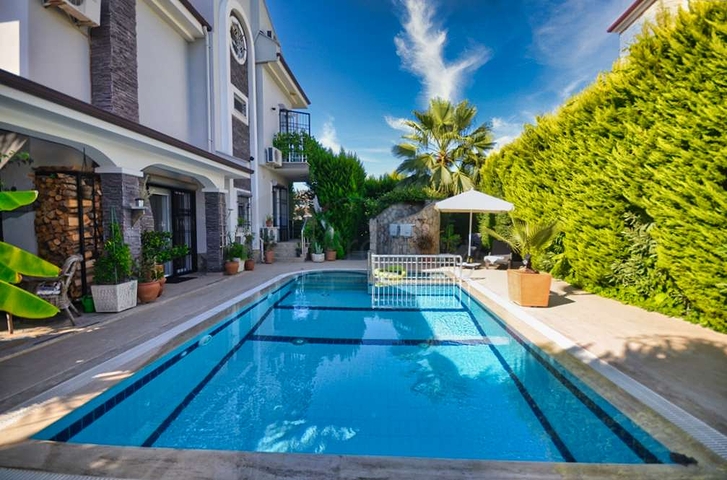 فيلا 4 + 1 مع مسبح خاص في كاليس فتحية