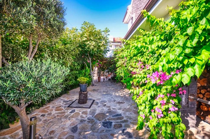 فيلا 4 + 1 مع مسبح خاص في كاليس فتحية