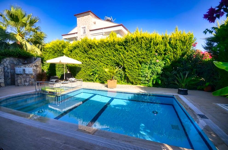 فيلا 4 + 1 مع مسبح خاص في كاليس فتحية