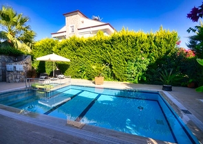 فيلا 4 + 1 مع مسبح خاص في كاليس فتحية