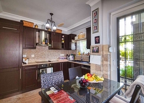 فيلا 4 + 1 مع مسبح خاص في كاليس فتحية