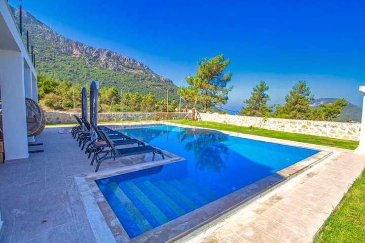 فيلا 5 + 1 في أوفاجيك فتحية