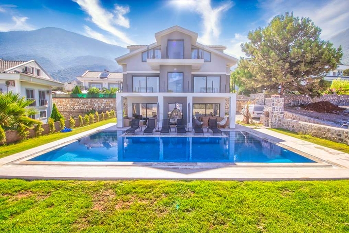 فيلا 5 + 1 في أوفاجيك فتحية