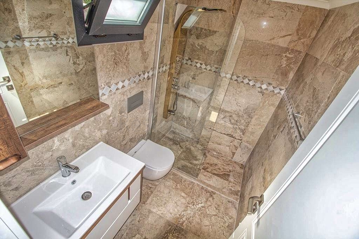 فيلا 5 + 1 في أوفاجيك فتحية