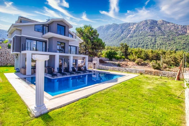 فيلا 5 + 1 في أوفاجيك فتحية