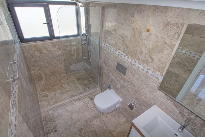 فيلا 5 + 1 في أوفاجيك فتحية