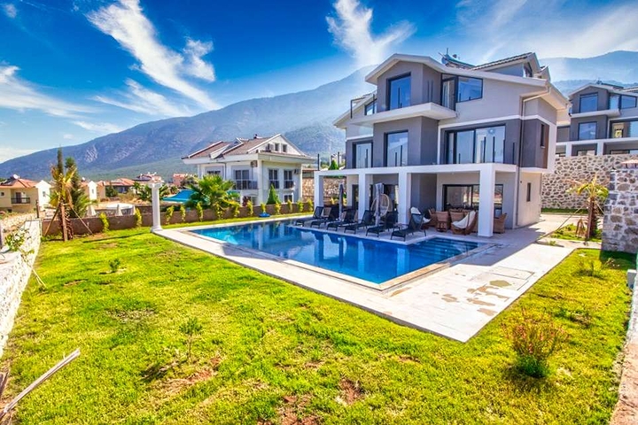 فيلا 5 + 1 في أوفاجيك فتحية