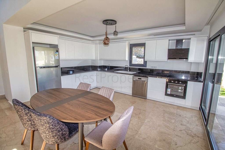 فيلا 5 + 1 في أوفاجيك فتحية