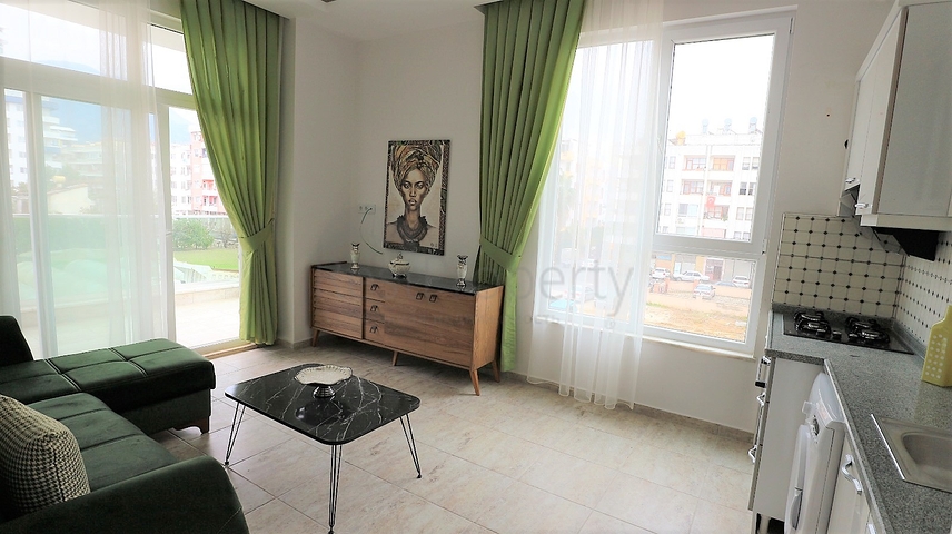 قريبة من البحر والخدمات -شقة جديدة 1+1 - في مهوتلار/ الانيا 