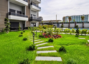 دوبلكس ارضية -ضمن مجمع حديث وانيق - تصميم 1+2- في كارجي جاك / الانيا 