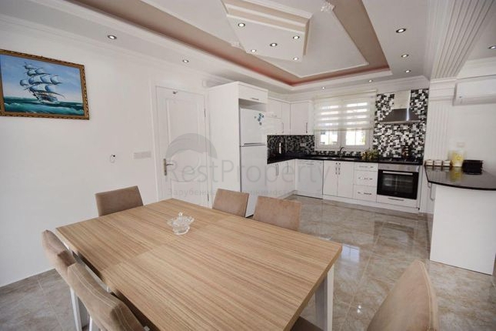 فيلا فسيحة 6 + 1 مع مسبح خاص في فتحية